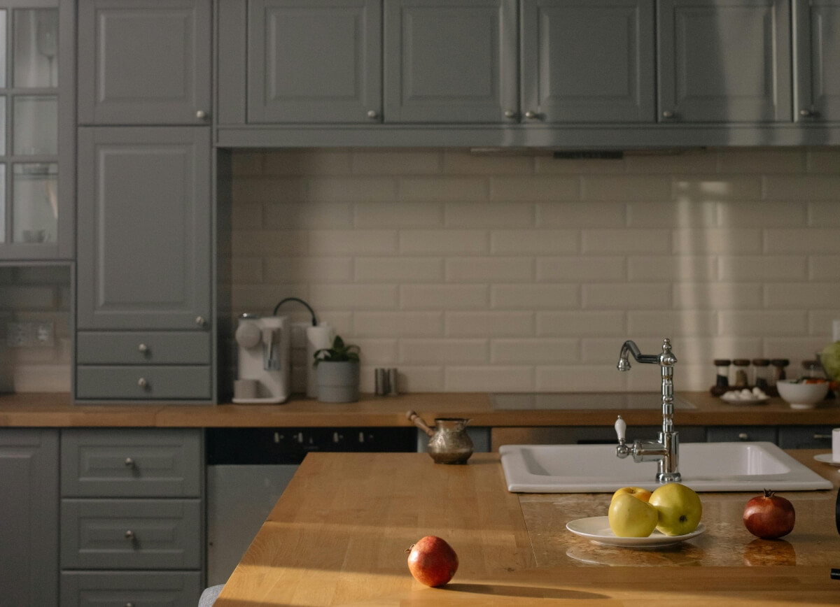 Grey kitchen with island Kluk Construction