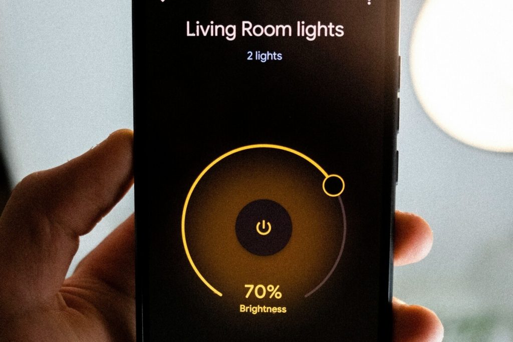 moritz-kindler-PBtfsP3eEZ4-unsplash - Kluk Construction smart home lights